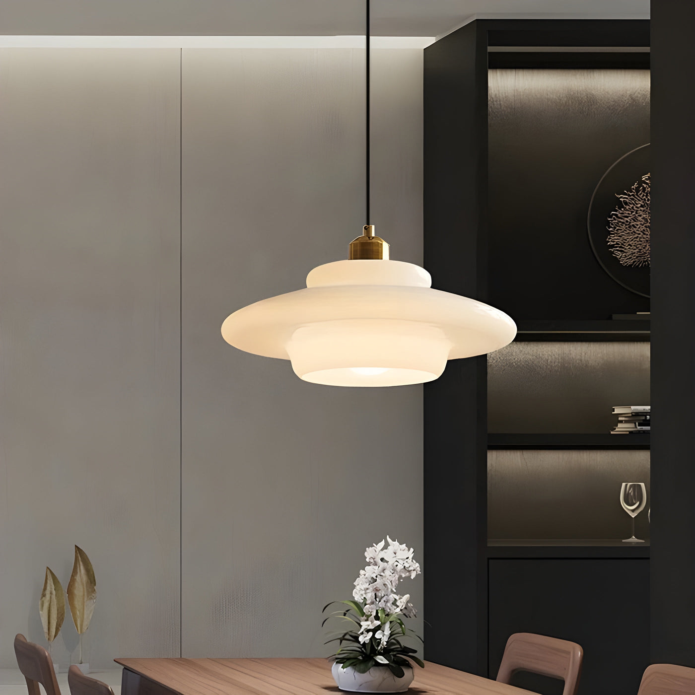 AuraBeam Light – Minimalistische Elfenbeinfarbene LED-Hängelampe aus Glas