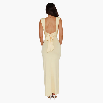 Dagmar | Figurbetontes Schlitzkleid mit Raffungen