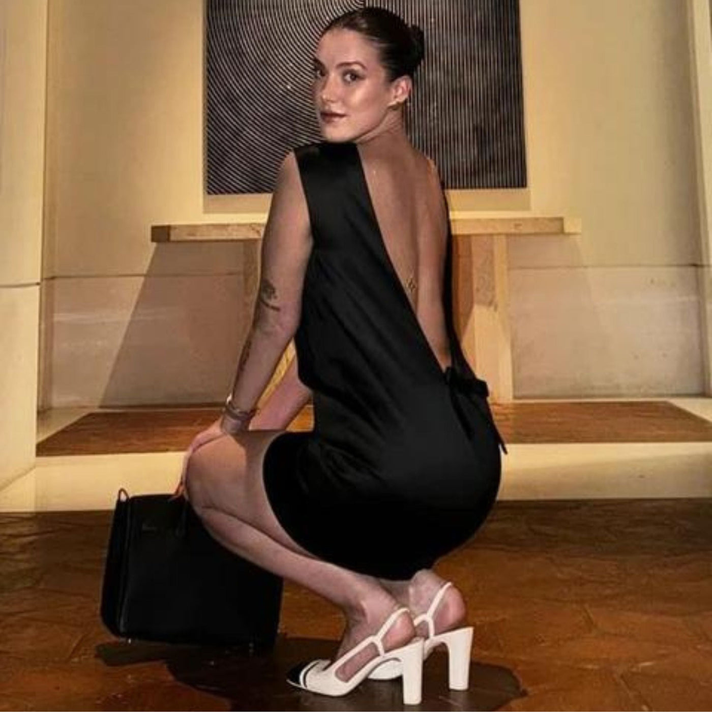 Minikleid mit Schleifendetail auf dem Rücken