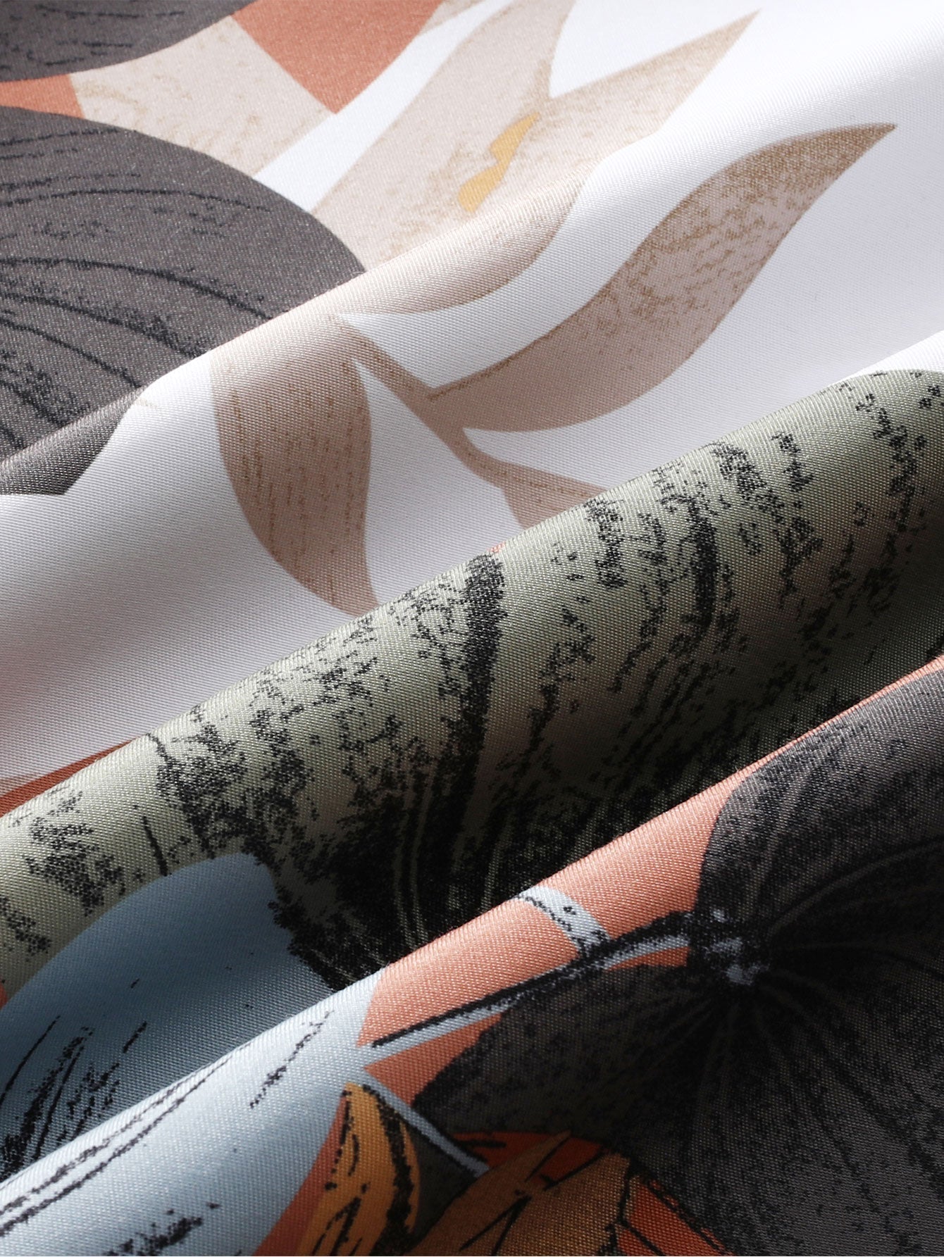 Hemd mit tropischem Druck und Knöpfen