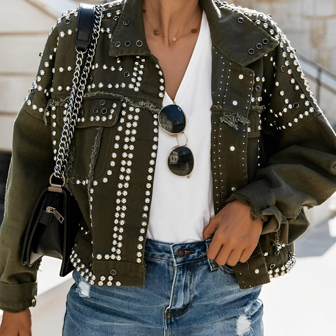 Kaja - Stylishe kurze Jacke mit Nieten