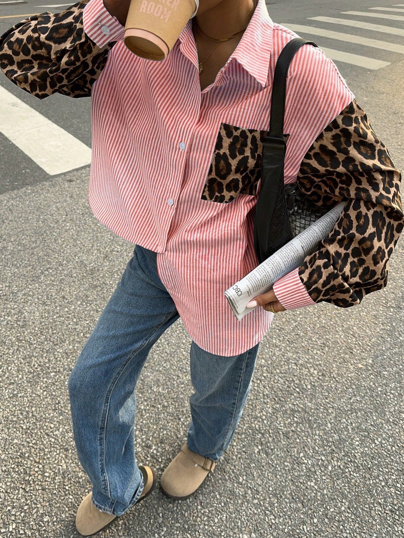 Gestreifte Damenbluse mit Leo-Details – Auffällig, Lässig & Streetstyle-ready