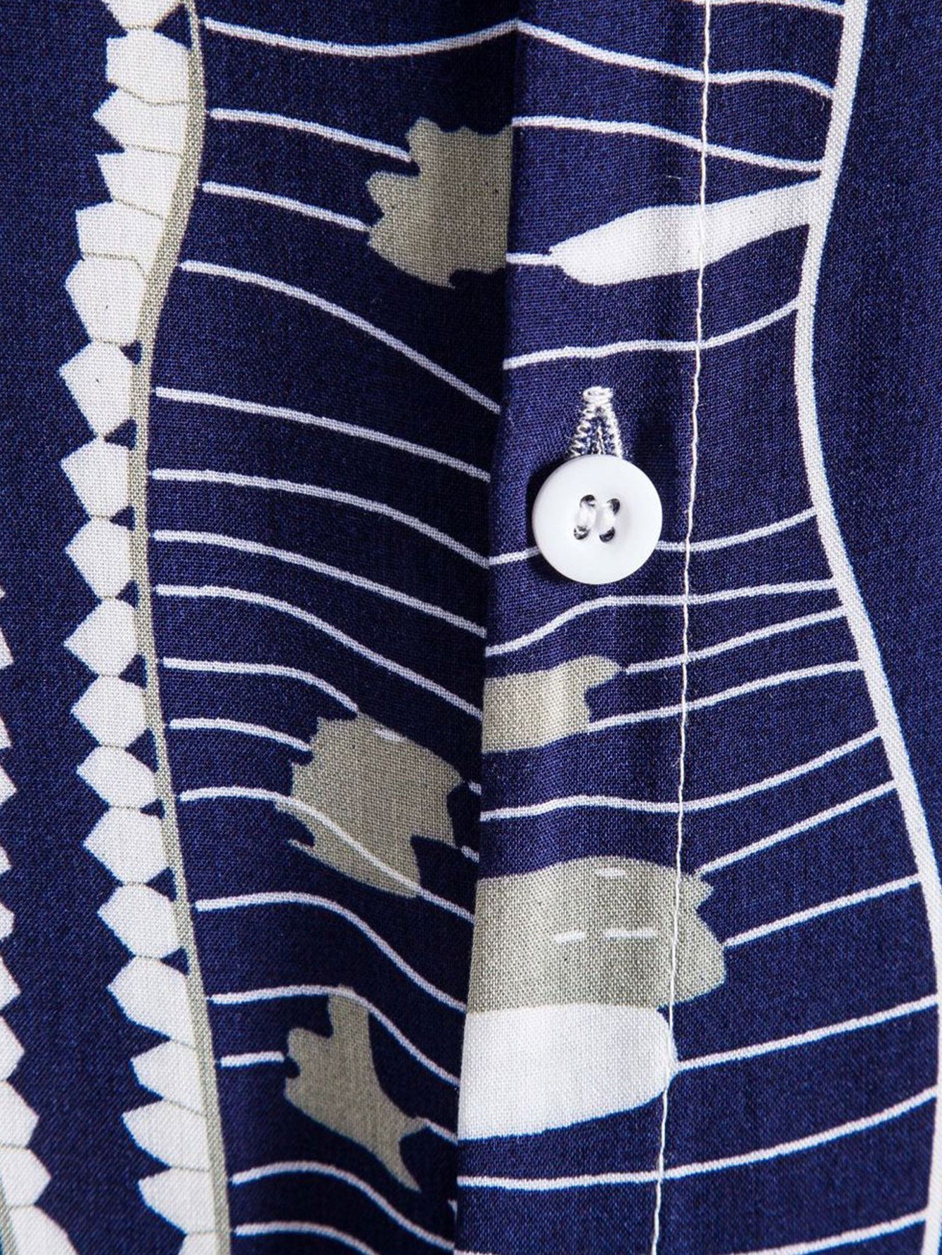 Shirt mit Wellenmuster und vertikalem Kragen