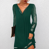 Mierra - Raffiniertes Mini-Kleid mit V-Ausschnitt in Grün