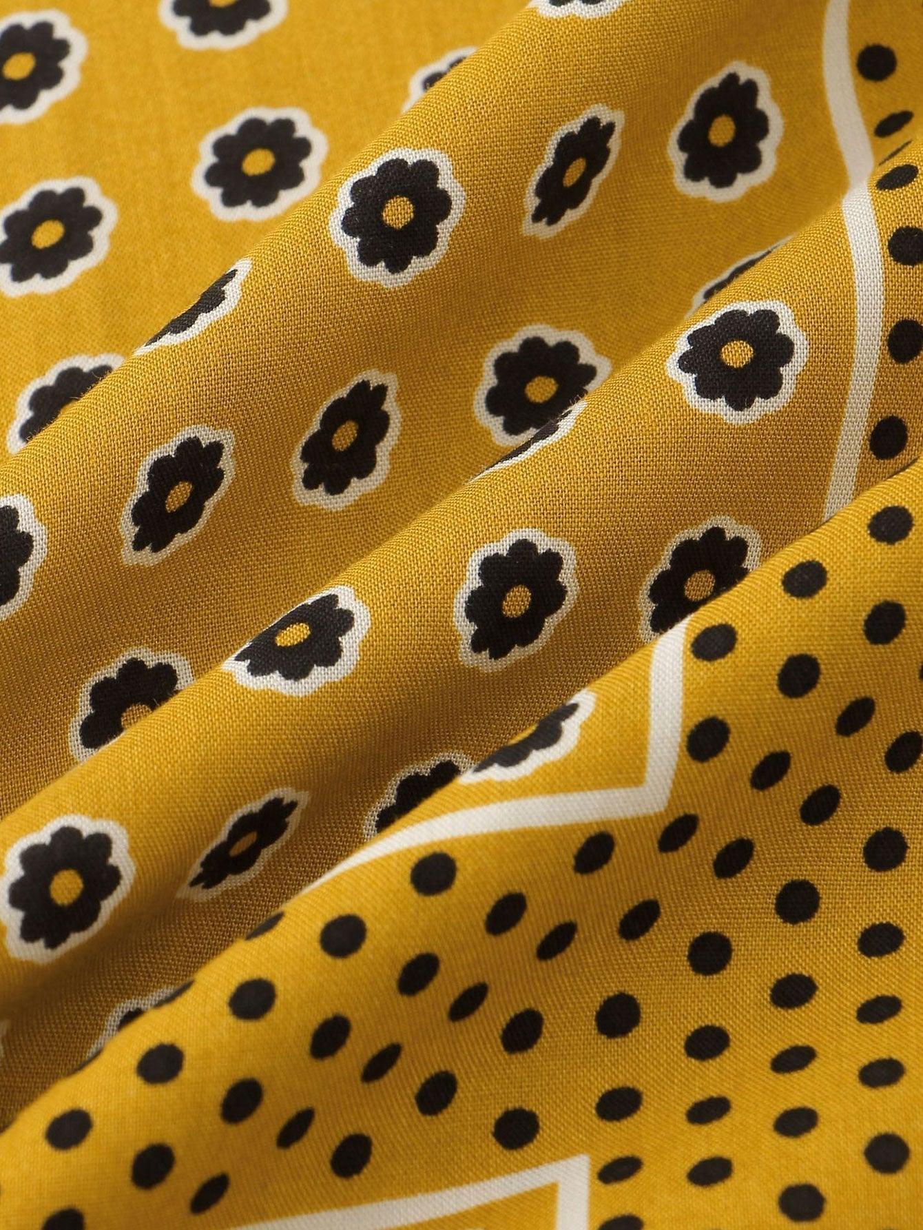 Polka-Dot-Shirt mit Blumenmuster und Buttonfverschluss