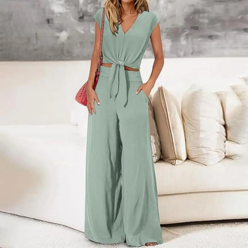 Regine - Playsuit mit V-Ausschnitt für einen trendigen Look