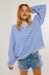 Mana | Gestreifter Oversize-Pullover in Himmelblau