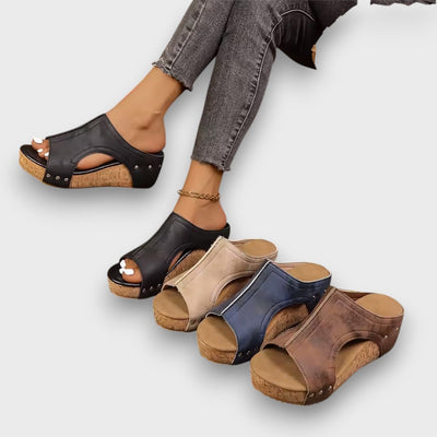 Raya – Keilsandalen mit Cut-Out-Design