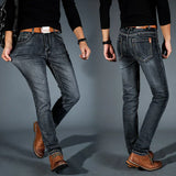 Hochwertige, in vier Richtungen dehnbare Slim-Fit-Jeans für Herren in Schwarz