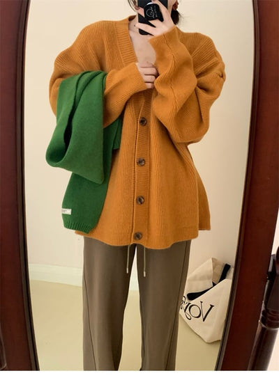 Lässige Strickjacke mit V-Ausschnitt