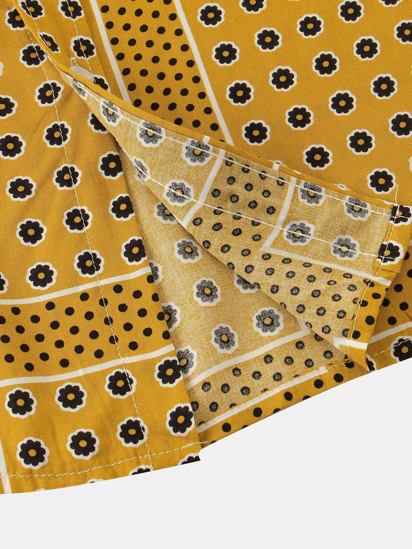 Polka-Dot-Shirt mit Blumenmuster und Buttonfverschluss