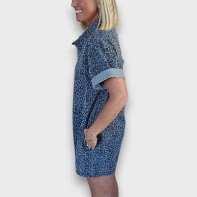 Jovina – Jeans-Overall im Leo-Stil