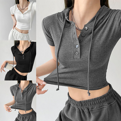 Brigitte - Crop-Top mit Kapuze und Knöpfen