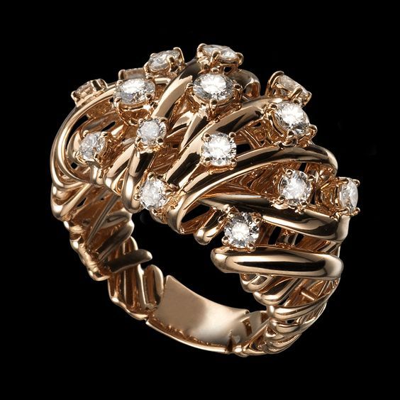 Vintage Exquisite Zirkonia Gold Ring