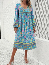 Saskia - Bequemes Kleid mit Blumenmuster und langen Ärmeln in Himmelblau