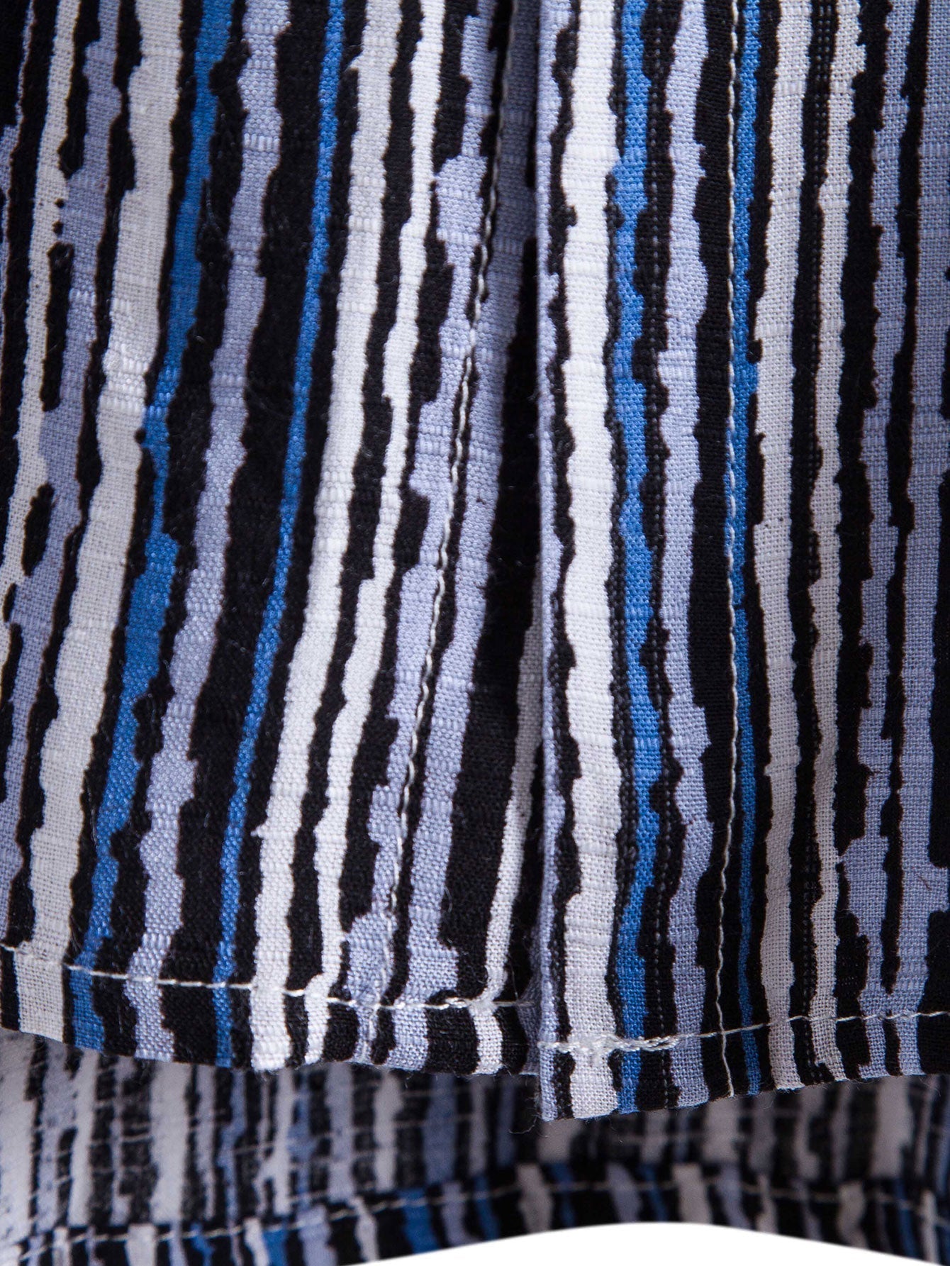 Knöpftes Hemd mit gewelltem Druck