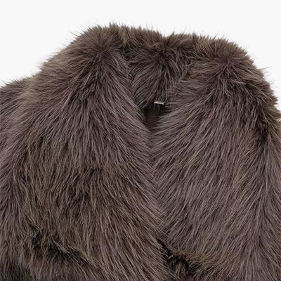 Mara | Flauschiger Mantel für Damen