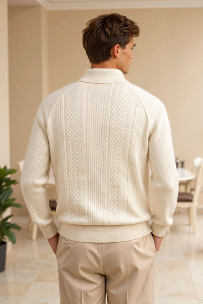 Klassischer Zopfstrickpullover mit Polokragen