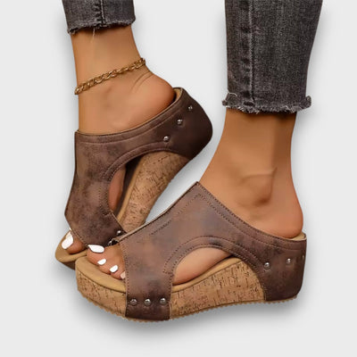 Raya – Keilsandalen mit Cut-Out-Design