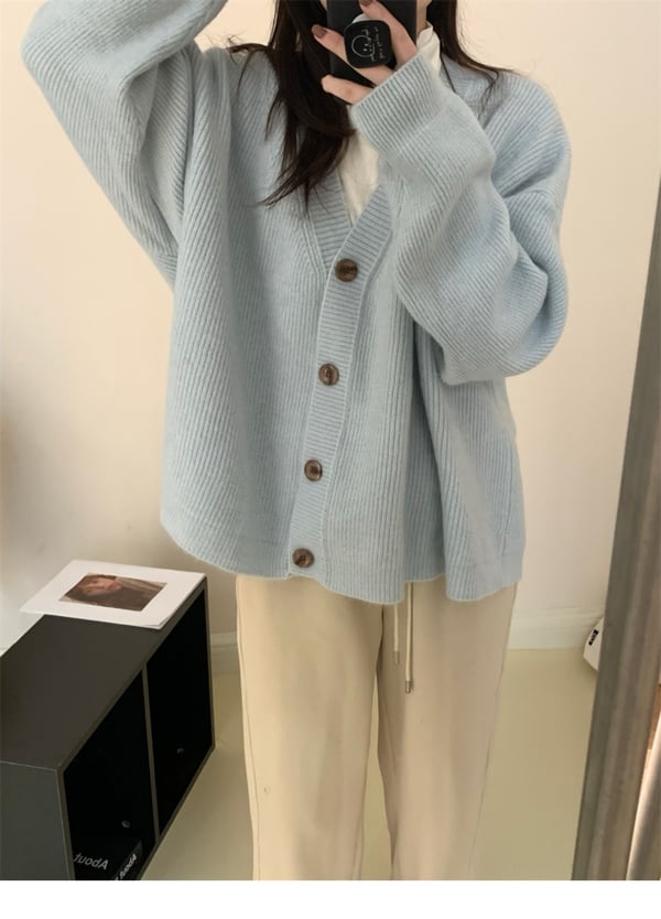 Lässige Strickjacke mit V-Ausschnitt