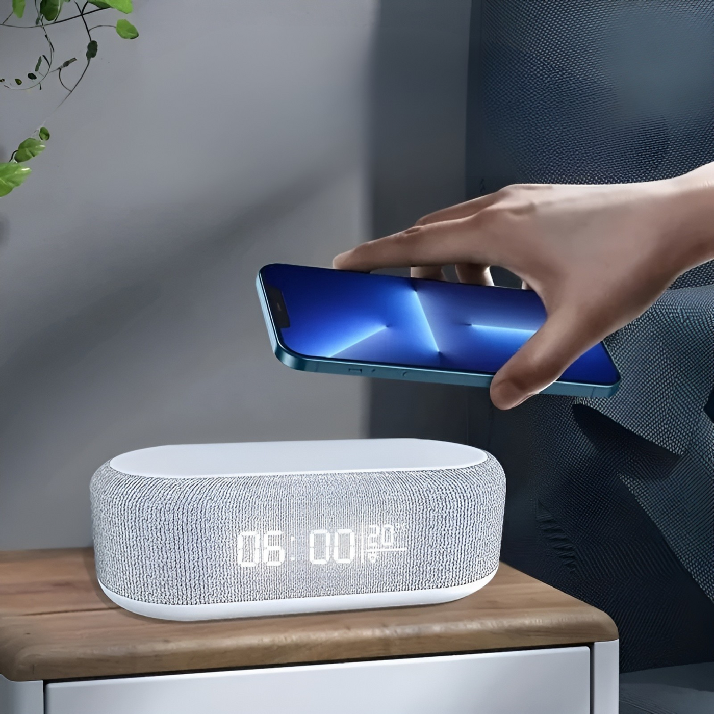 BrightCharge Clock – Kabellose Ladestation und Wecker