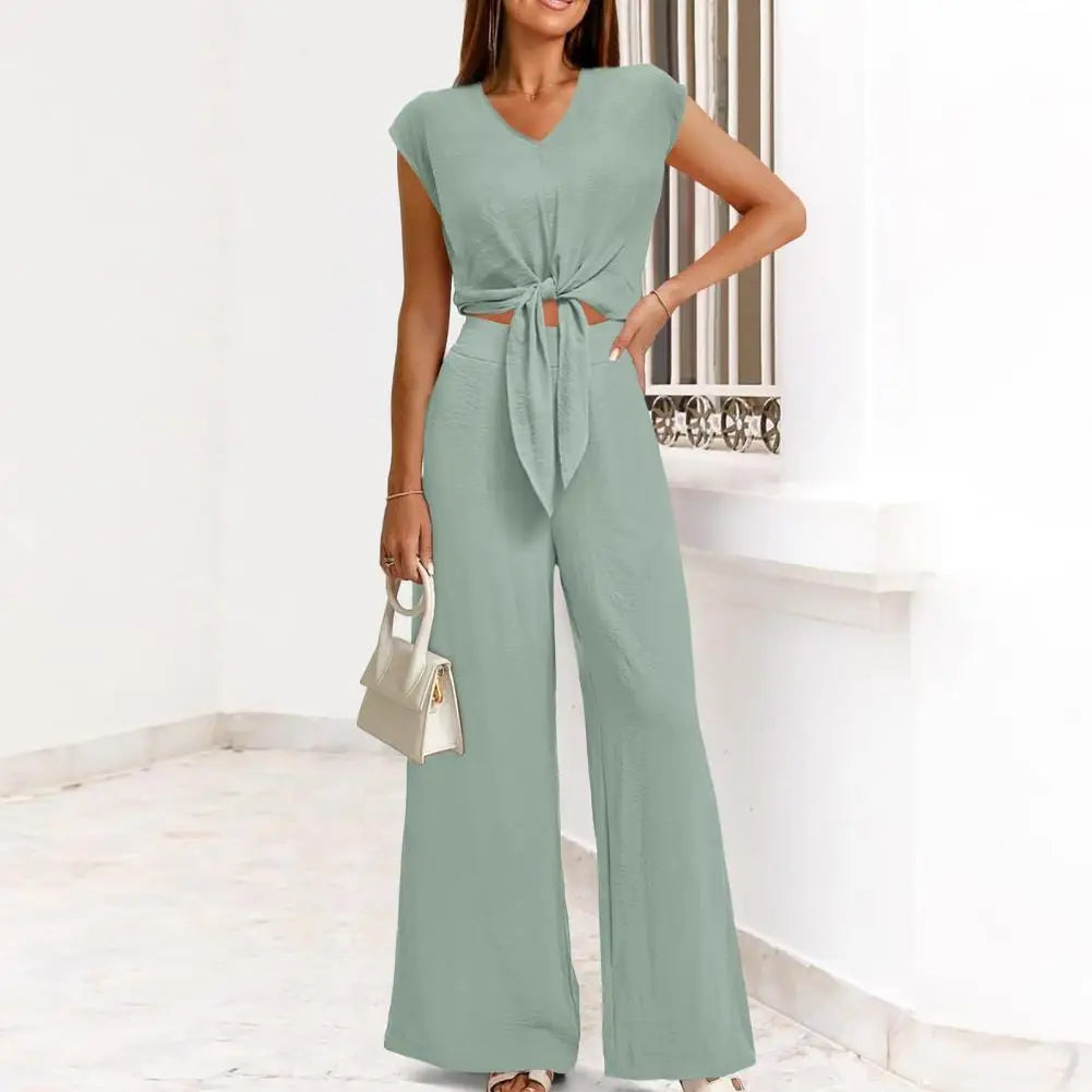 Regine - Playsuit mit V-Ausschnitt für einen trendigen Look