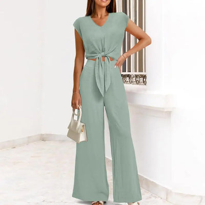 Regine - Playsuit mit V-Ausschnitt für einen trendigen Look