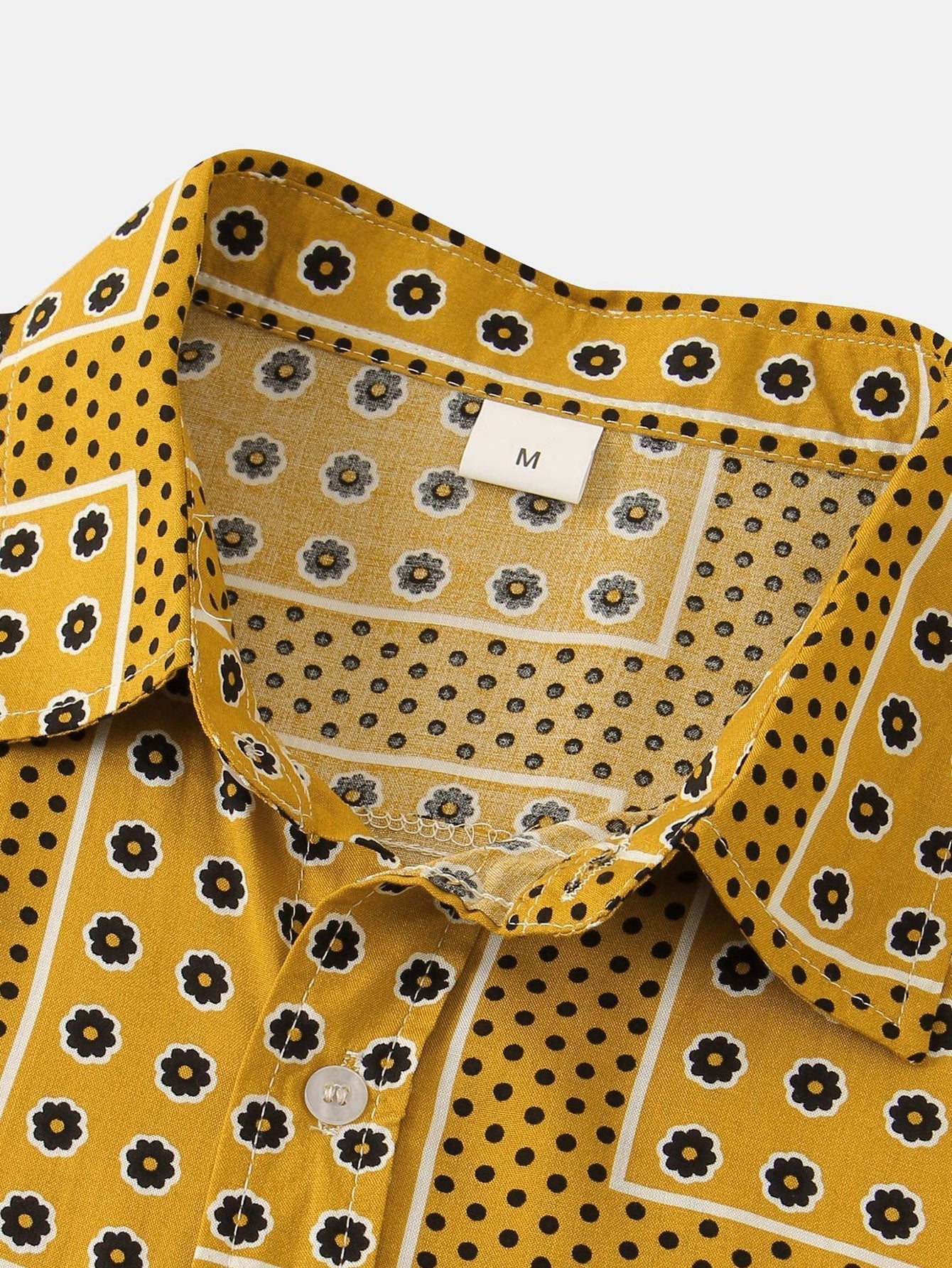 Polka-Dot-Shirt mit Blumenmuster und Buttonfverschluss