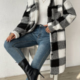 Serin | Eleganter karierter Teddy-Mantel in Schwarz