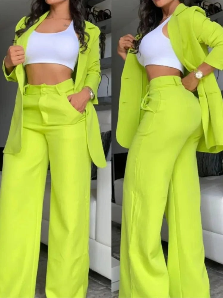 Modernes Jacken- und Hosenset für Frauen