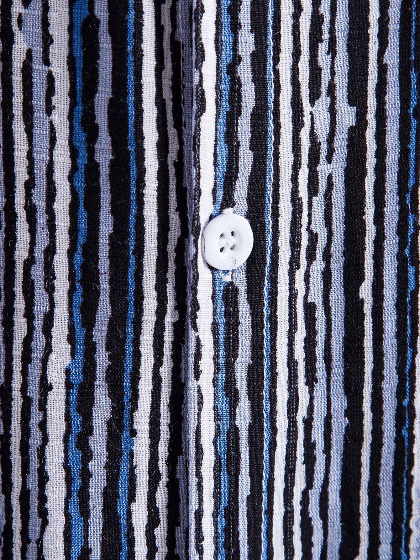 Knöpftes Hemd mit gewelltem Druck