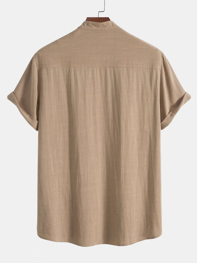 Hemd mit Stehkragen aus einer Leinen-Viskose-Mischung und Leinenhose mit geradem Bein