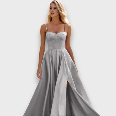 Victoria – Schulterfreies Abendkleid mit Rückenschnürung