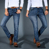 Hochwertige, in vier Richtungen dehnbare Slim-Fit-Jeans für Herren in Blau