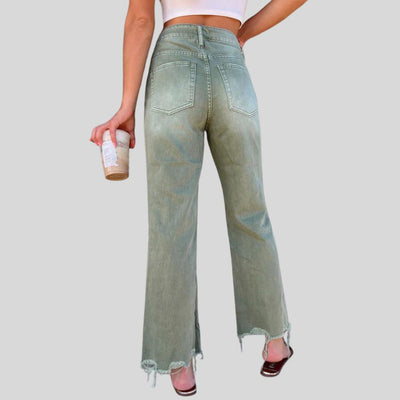 Flared Jeans mit verwitterten Knien