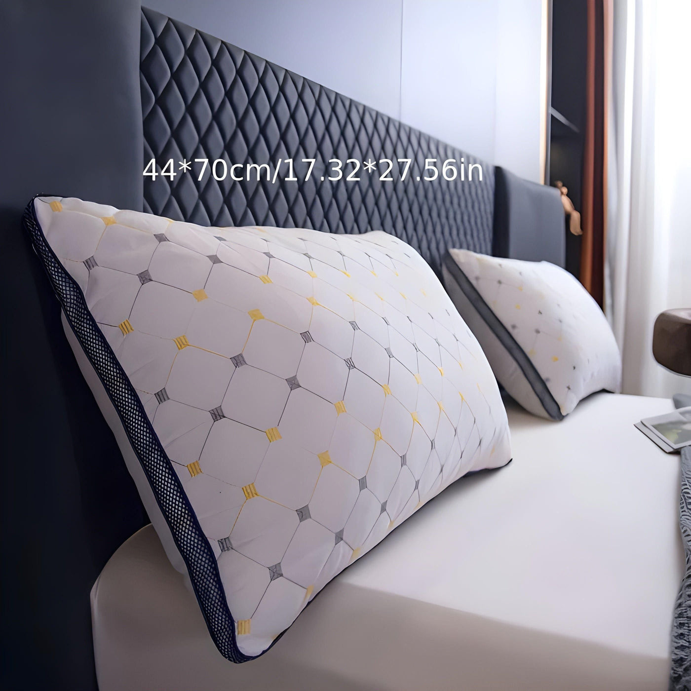 SkyDream Pillow – Gesticktes Nackenstützkissen