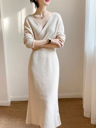 Pulloverkleid mit gestricktem V-Ausschnitt