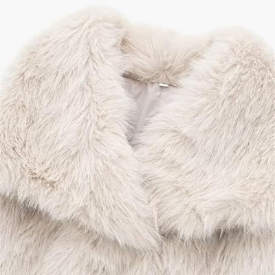 Mara | Flauschiger Mantel für Damen