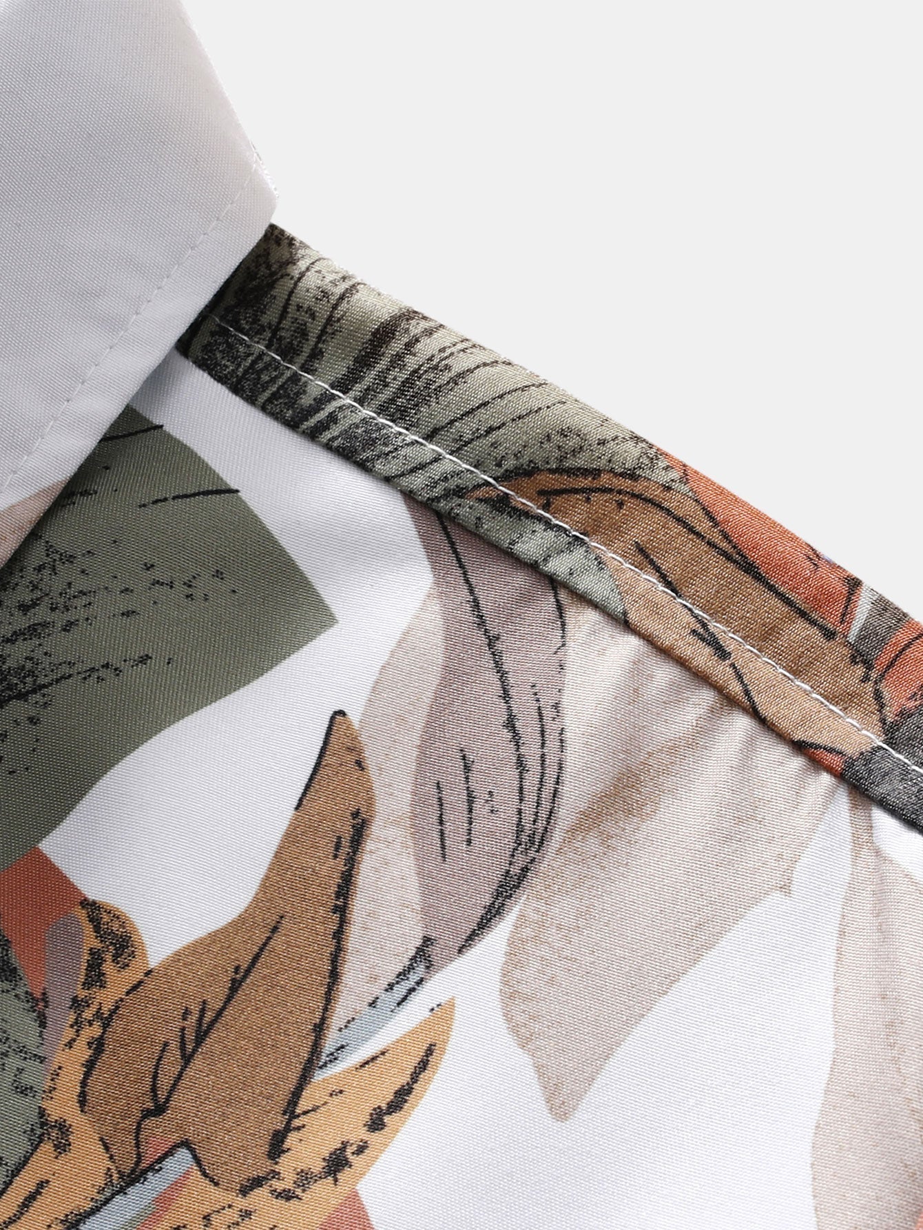 Hemd mit tropischem Druck und Knöpfen