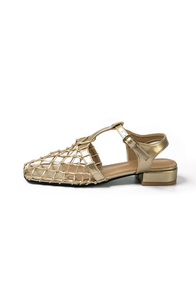 Elegante goldene Sandalen mit Netzdesign