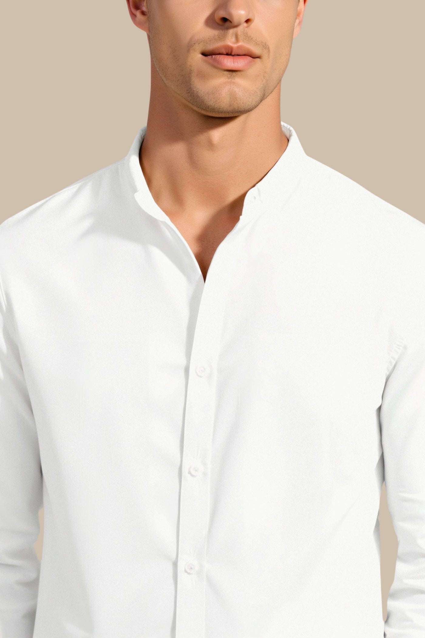 Klassisches Stehkragen-Hemd in Weiß