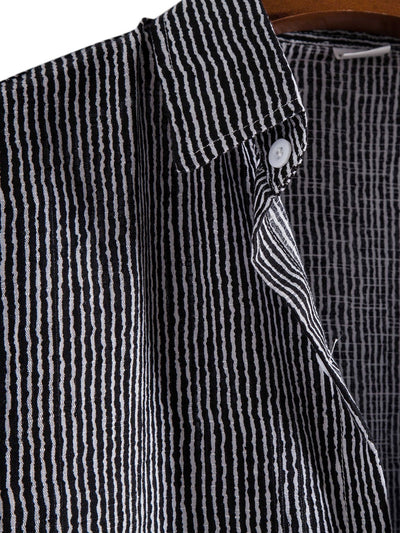 Knöpftes Hemd mit gewelltem Druck