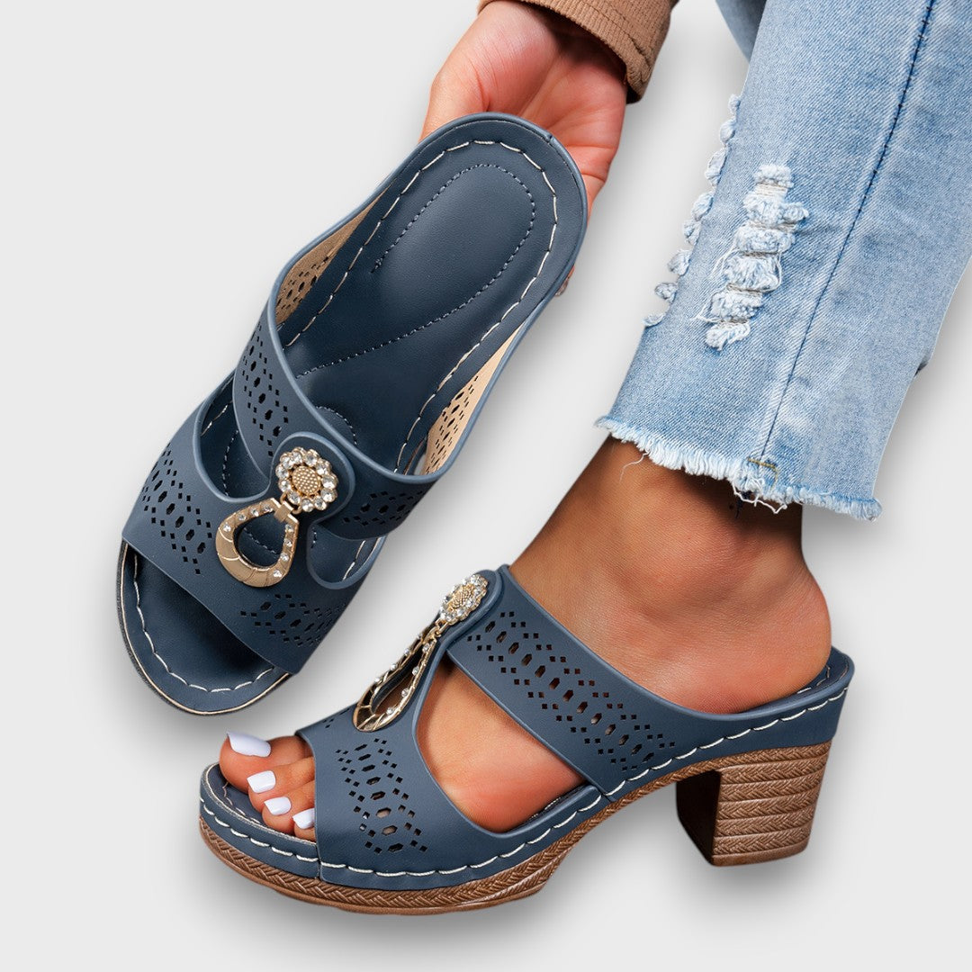 Elvanna – Elegante Sommerschuhe mit Schmuckdetail