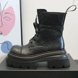 Kurze Damenstiefel mit fester Sohle und seitlichem Reißverschluss - Elviora in Schwarz