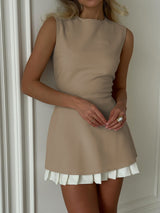 Dan | Ärmelloses Kleid mit Plissee-Rock in Khaki