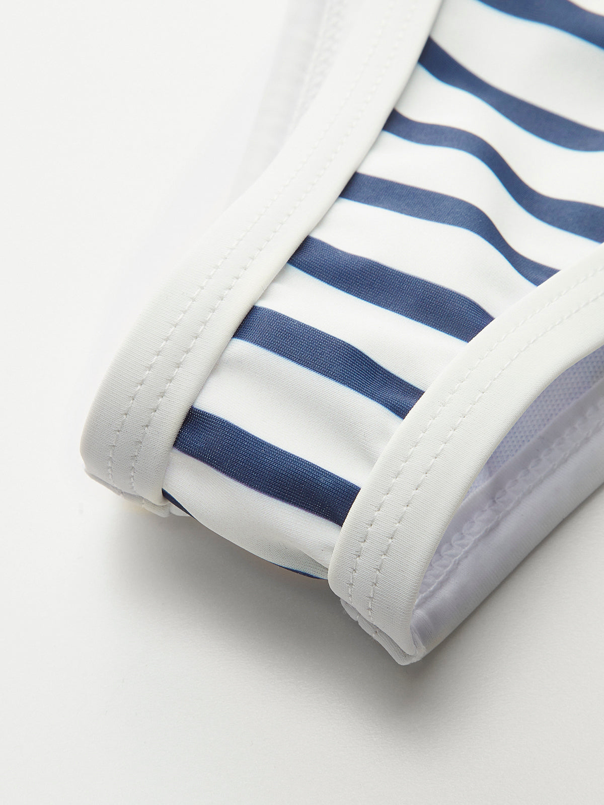 Nautischer Streifen High-Cut Bikini – Figurbetonter Damen-Badeanzug