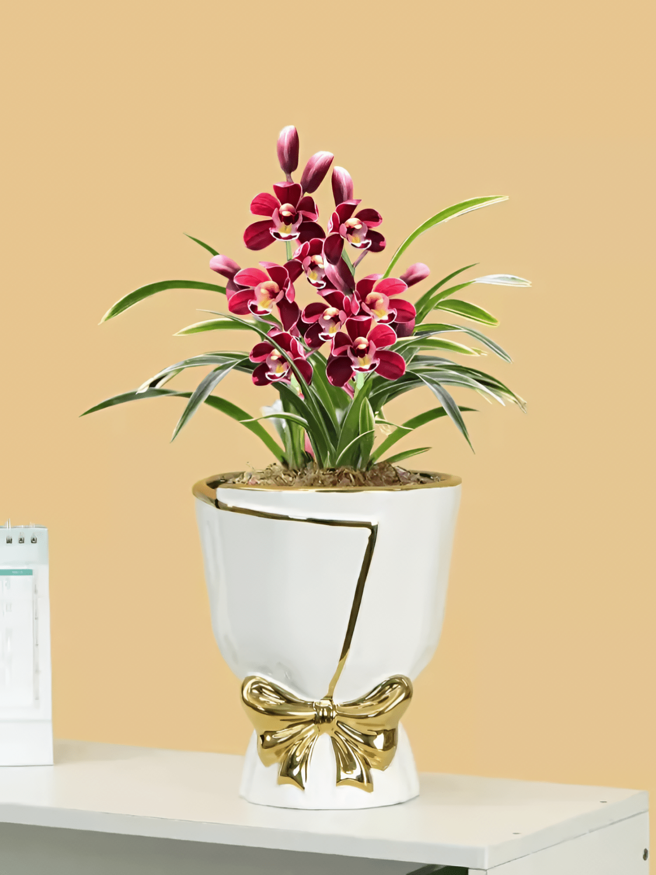 BOLD BOW VASE | MODERNE VASE