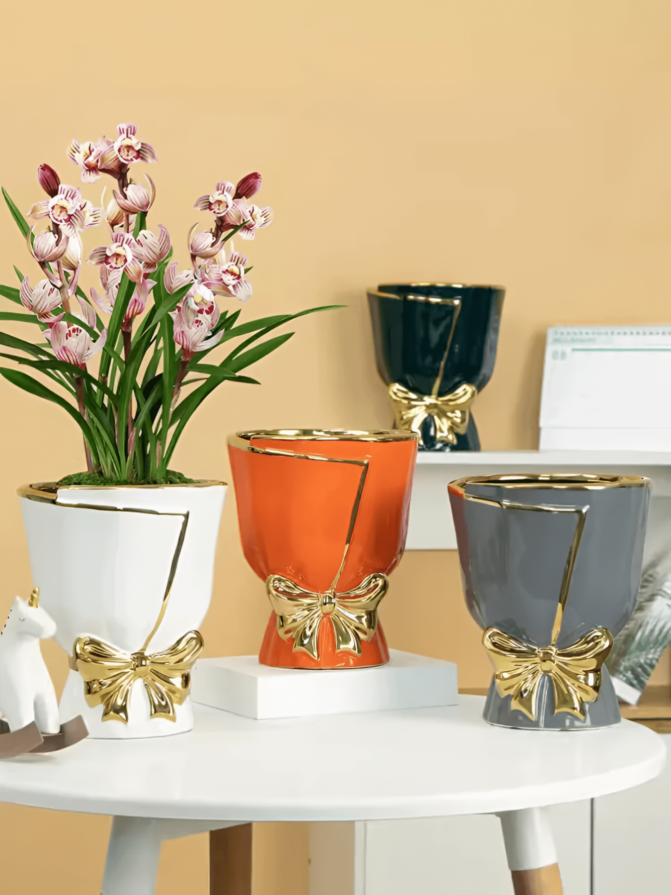BOLD BOW VASE | MODERNE VASE