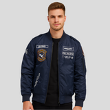 Herren-Bomberjacke mit gestickten Patches - Frederick in Dunkelblau