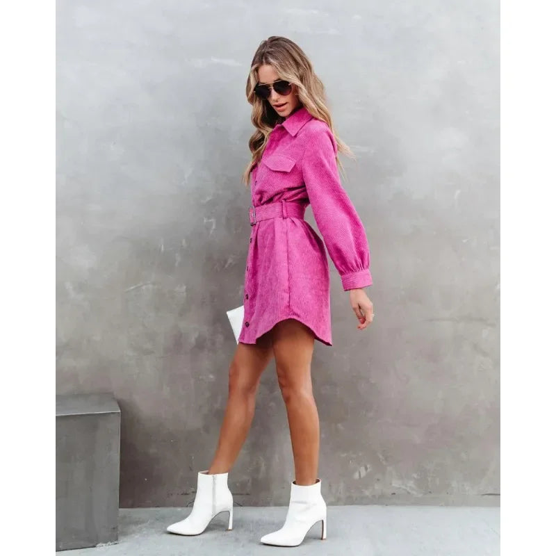 Lässiges Hemdkleid aus geripptem Samt